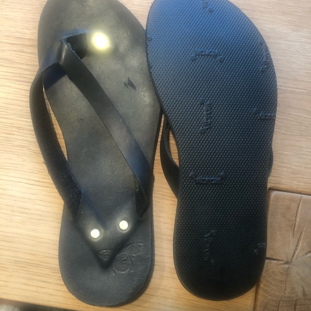 Vibram Black leather flip flops